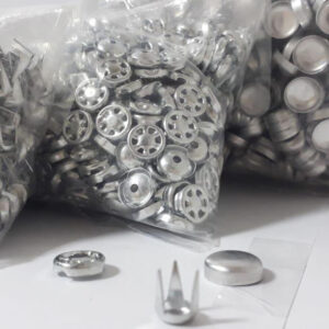 BOTÃO BONÉ 13MM EM METAL 3 GARRAS